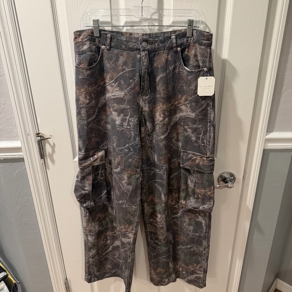NWT Altard State Deven Camo Cargo Pants Dark Camo Brown Multi Size L